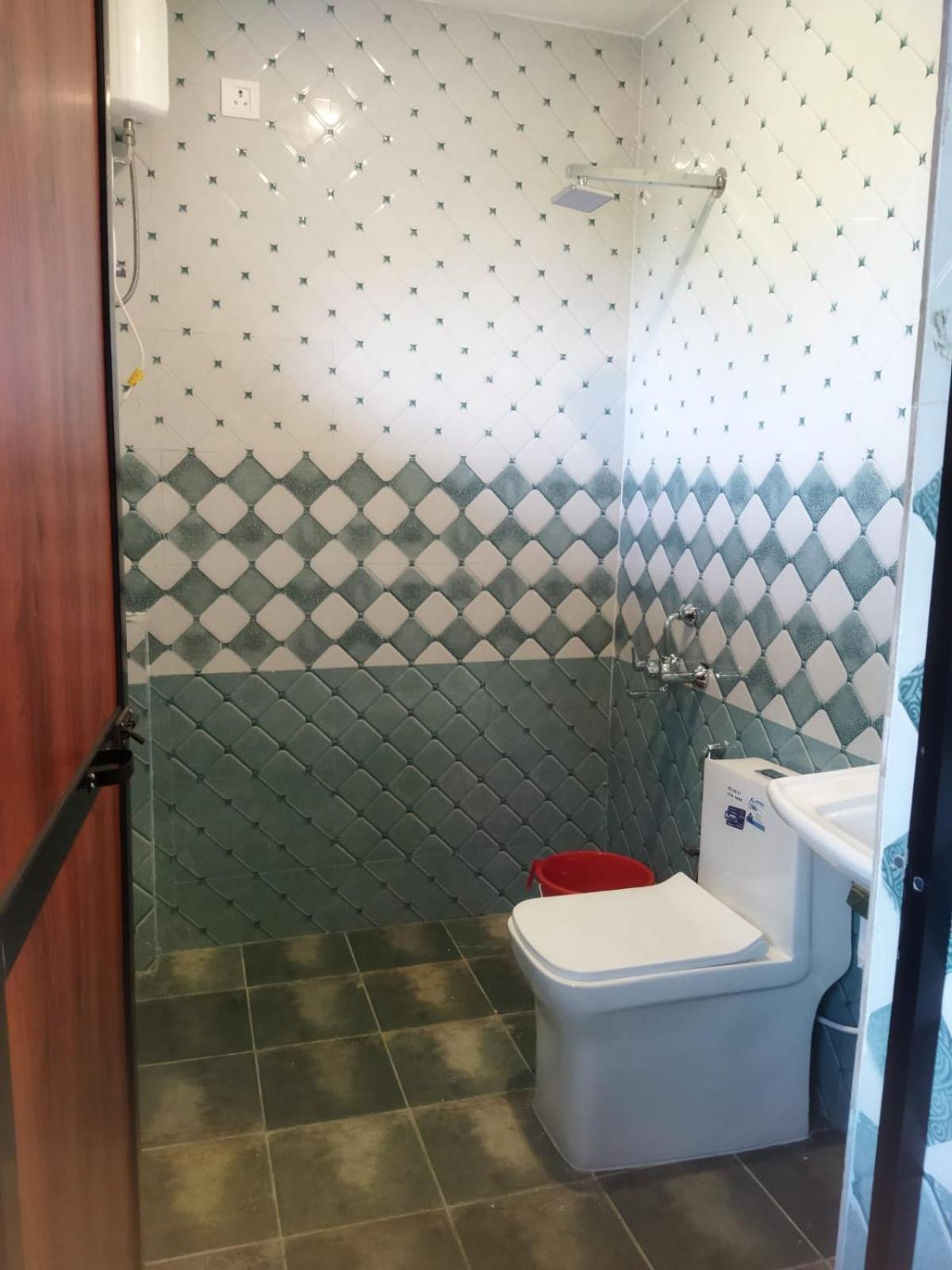 Bens Inn Мандрем Экстерьер фото