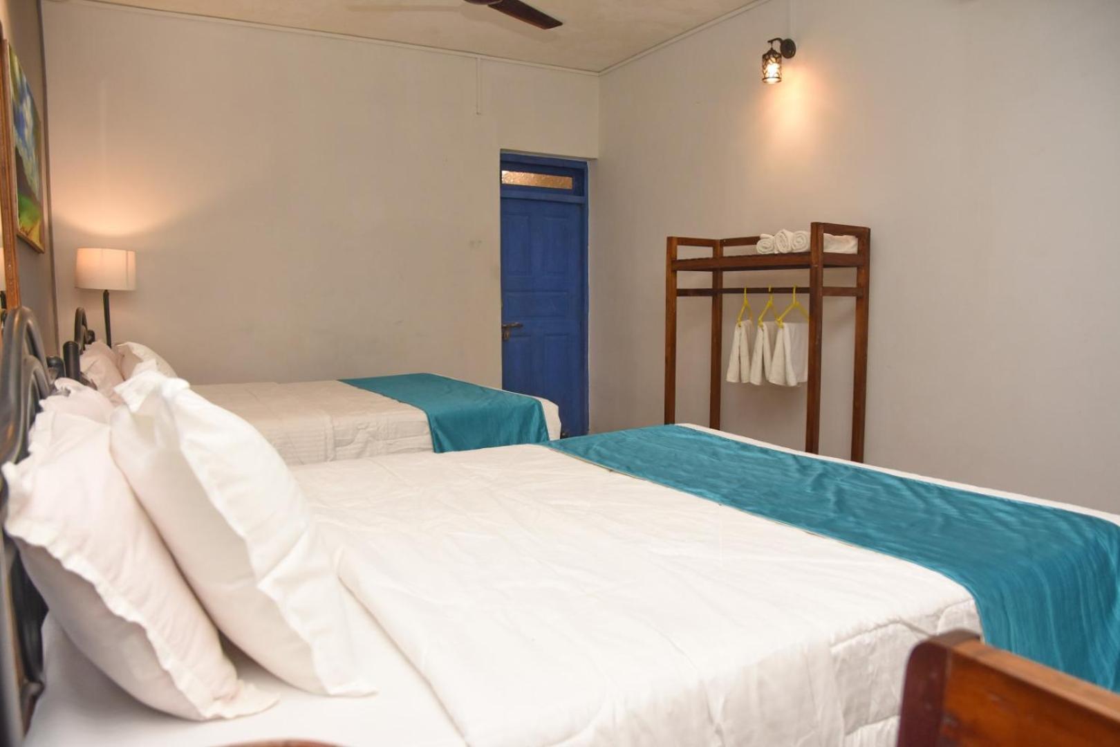 Bens Inn Мандрем Экстерьер фото