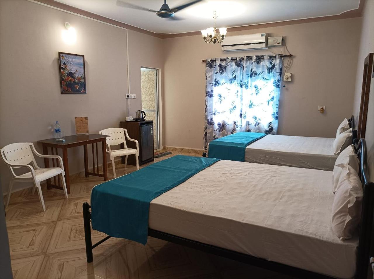 Bens Inn Мандрем Экстерьер фото